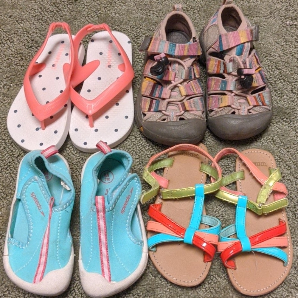 Girls 7/8 sandal lot includes Keens
